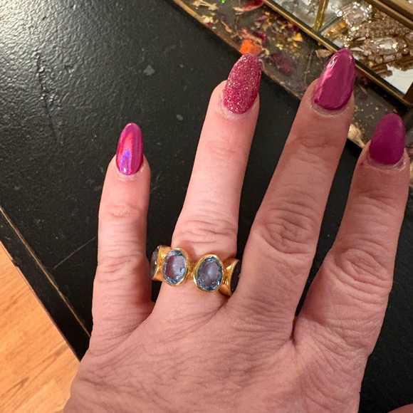 Elegant Gold and Blue Stone Ring - Picture 5 of 5